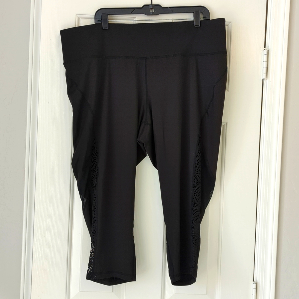 Lane Bryant Livi Active Black lace and mesh capri bottoms size 22/24